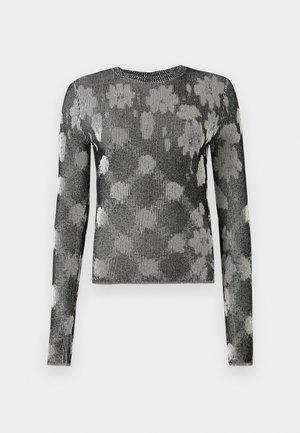 Črno-bela majica z dolgimi rokavi z ribasto teksturo in tie-dye vzorcem. Okrogla izreza, prilegajoč kroj in mehak material.