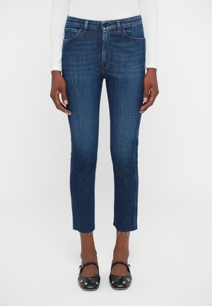 - Jeansy Slim Fit