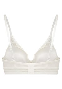 Brassière blanche à dentelle, avec des bonnets doux, des bretelles réglables et une large bande texturée se fermant par un crochet et un œillet au dos.