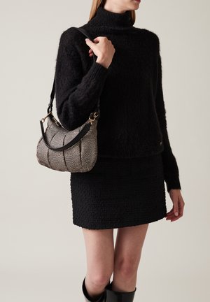 CROISSANT SMALL - Handtas - op natural black