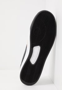 Nike SB ADVERSARY UNISEX - Sapatilhas de skate - white/black