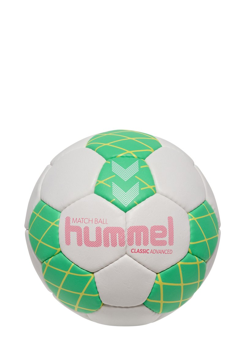 Witte en groene voetbalsportbal met hexagonale panelen, een textuur oppervlakte, groene rasterpatronen en een roze "hummel" logo met productnaam.