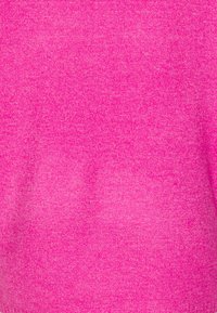 Fuchsia gebreide stof met een gladde textuur, gelijkmatige weving en een lichte glans. Het oppervlak vertoont subtiele variaties in kleurintensiteit.
