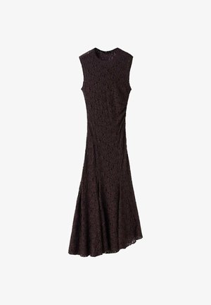 Vestido sin mangas en encaje marrón oscuro, con un corsé ajustado y un dobladillo acampanado. Textura suave con patrones florales en todo el diseño.