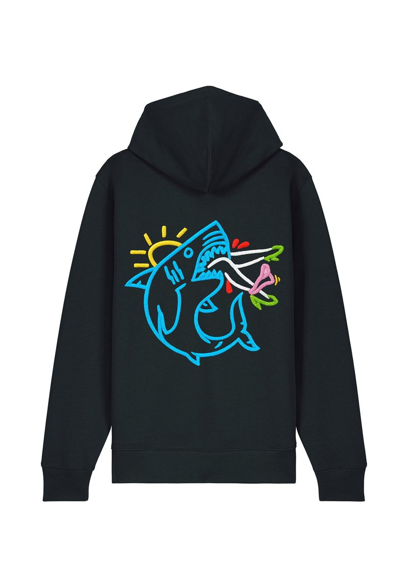 Felpa nera con cappuccio con una grafica di squalo ricamata in blu, caratterizzata da fiori colorati e un sole sullo sfondo, realizzata in tessuto morbido con una vestibilità comoda.