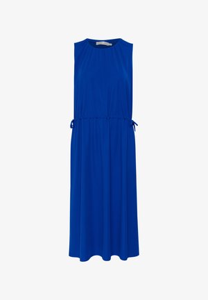 Niebieska sukienka bez rękawów, wykonana z miękkiego materiału, z zebranym dekoltem i elastyczną talią z regulowanymi sznurkami po bokach.