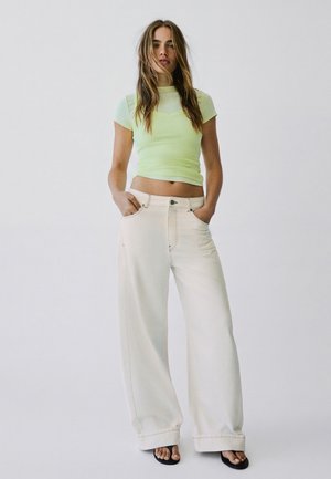 Bershka BALLOON JEANS WITH BACK BUCKLE 02057054 - Jean boyfriend - beige