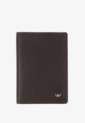 Portefeuille en cuir marron foncé avec des coutures visibles et un petit logo argenté dans le coin inférieur droit.