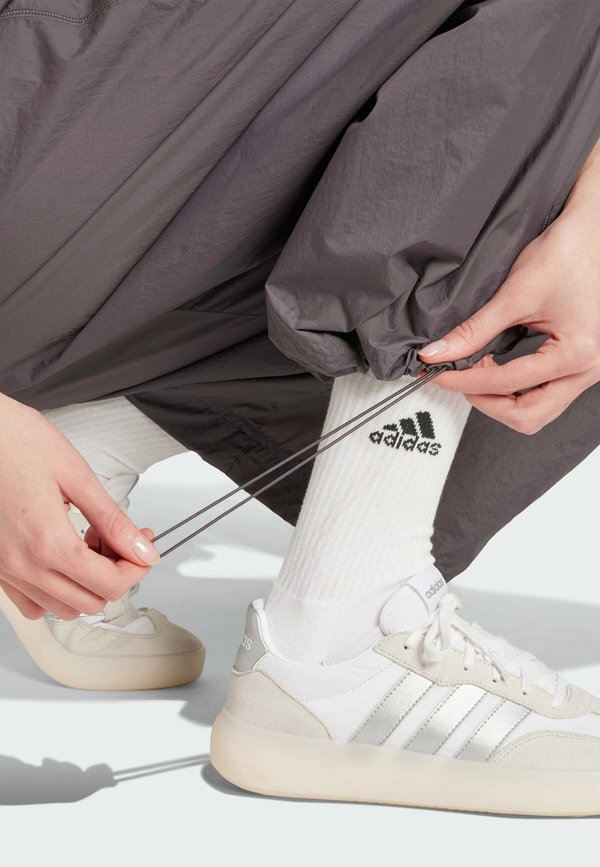 CITY ESCAPE SUMMER PARACHUTE  - Trousers2