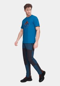 Alpinus - T-shirt z nadrukiem