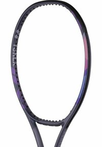 Paarse en zwarte tennisracket met een ronde kop, een gestructureerde grip en gaten voor het bespannen. Beschikt over een kleurverlooppatroon langs het frame.