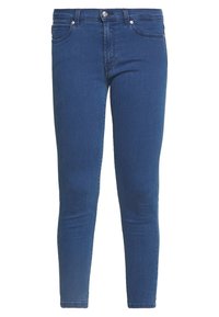Pantalones vaqueros ajustados de color azul oscuro, hechos de denim con una textura suave, que cuentan con cinco bolsillos y un cierre de botón metálico en la cintura.