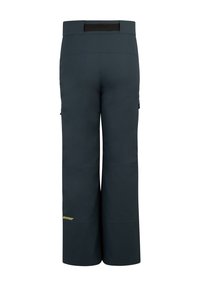 Pantaloni da esterno di colore blu scuro realizzati in tessuto flessibile. Presentano un design a gamba larga, una vita posteriore e tasche laterali con branding giallo.