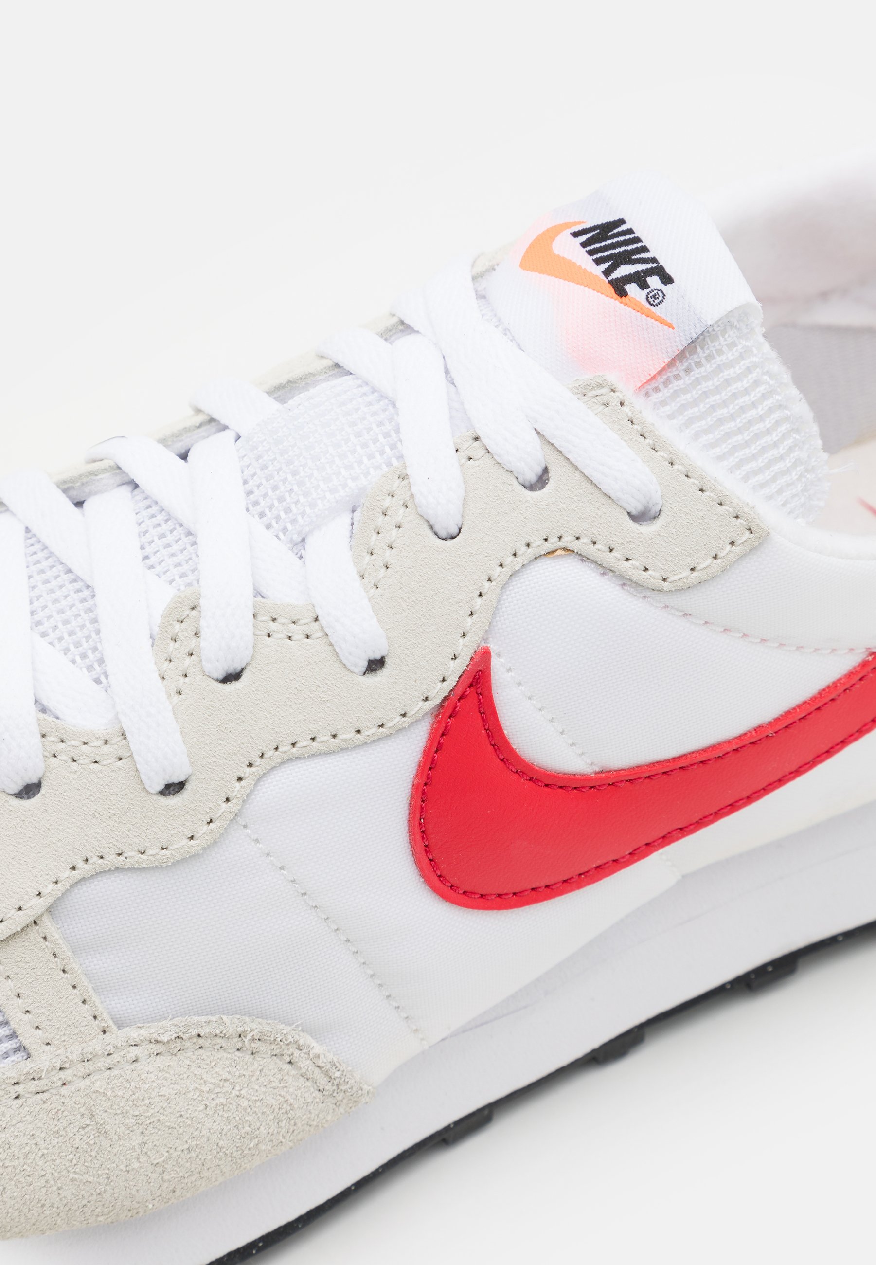 nike sportswear challenger og