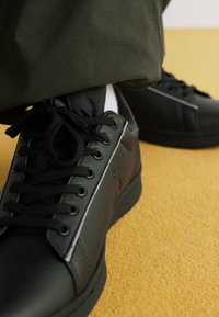 le coq sportif COURT UNISEX - Baskets basses - triple black