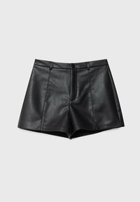 Shorts taille haute en cuir synthétique noir avec bouton à l’avant et passants pour ceinture, présentés à plat sur un fond gris clair.