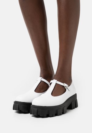 Slip-ons - white