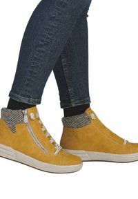 Rieker Boots à talons - gelb