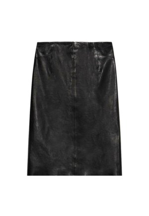 Schwarzer Lederrock mit einer eleganten, glatten Textur, ausgestattet mit zwei Vordertaschen und einem geraden, knielangen Schnitt.