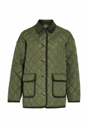 Veste matelassée vert olive avec un col en velours côtelé, des boutons pour la fermeture et deux poches extérieures. Présente une bordure noire contrastante le long des bords.