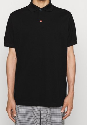 Polo noir en coton à la texture douce, avec un col, des manches courtes et trois boutons colorés en décoration.