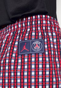 Nike Performance Sportovní kraťasy - red