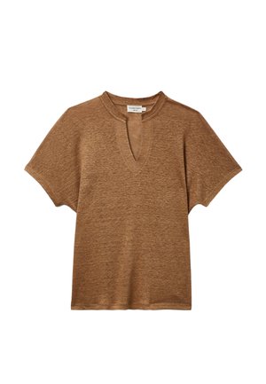 Haut en tricot marron à manches courtes avec encolure en V fendue et coupe décontractée, fabriqué dans un tissu texturé.