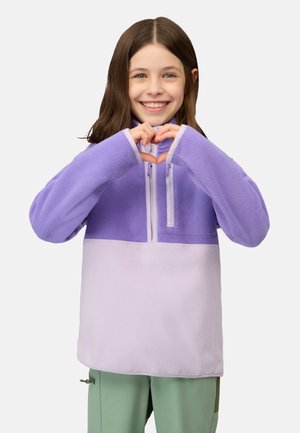 Pullover in pile viola e viola chiaro con colletto a mezza zip. Presenta un motivo testurizzato e una tasca frontale.