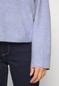 Vero Moda Petite VMDOFFY O NECK BOXY - Camisola - jacaranda