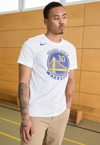 Nike Performance - NBA GOLDEN STATE WARRIORS STEPH CURRY NAME AND NUMBER TEE - T-shirt imprimé - white/curry stephen Image miniature 1