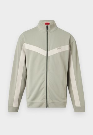 Ανοιχτό γκρι μπουφάν με φερμουάρ, με λευκές ρίγες στα μανίκια και το στήθος, με όρθιο γιακά και λογότυπο Hugo μπροστά.