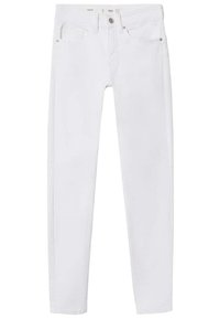 Vaqueros de mezclilla blanca con ajuste slim, diseño de cinco bolsillos, costuras sutiles y cierre frontal con botón. Textura suave y detalles mínimos.