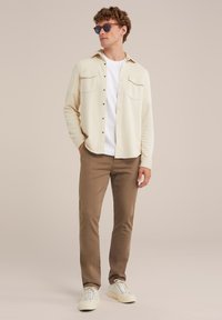 WE Fashion SLIM FIT - Hlače chino - brown