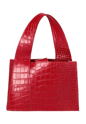 Sac à main rouge avec larges poignées et texture crocodile, forme rectangulaire, design structuré et finition brillante.