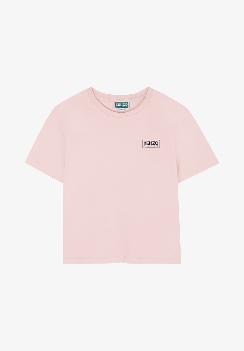 T-shirt en coton rose clair avec un col rond et des manches courtes, arborant un petit logo "KENZO Paris" sur la poitrine gauche.