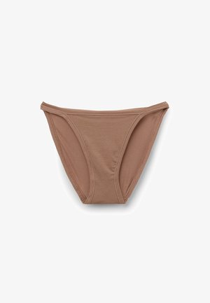 Brązowe damskie majtki bikini leżące płasko, wykonane z miękkiego materiału i o prostym fasonie, bez widocznych wzorów czy ozdób.