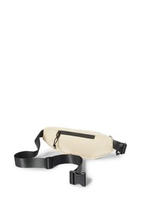 Riñonera beige con cremallera y herrajes negros. Cuenta con una correa negra ajustable, diseño plano y estilo minimalista.