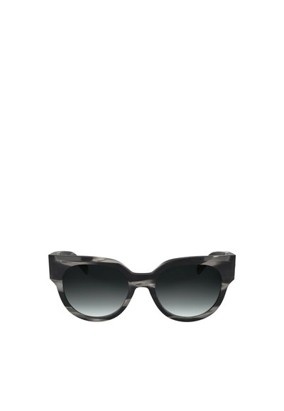 Occhiali da sole oversize con montatura in plastica marmorizzata nera e grigia, lenti scure a gradiente e design angolare unico.