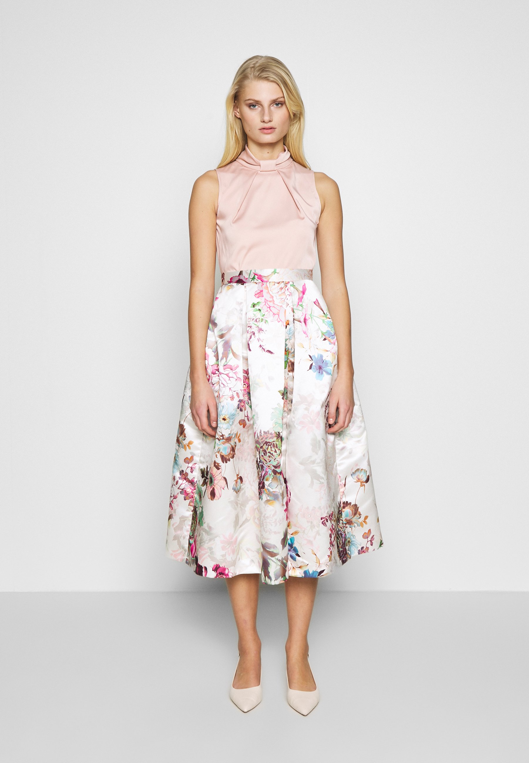 Closet Full Skirt Dress Cocktailkleid Festliches Kleid Peach Pink Zalando De 
