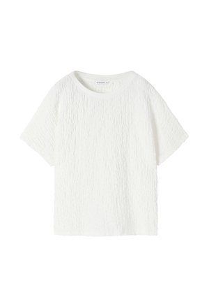 Valkoinen lyhythihainen paita, jossa on teksturoitu, poimuttunut kangas. Ominaisuuksiin kuuluu pyöreä kaula-aukko ja rento istuvuus. Yksinkertainen, koristamaton muotoilu.
