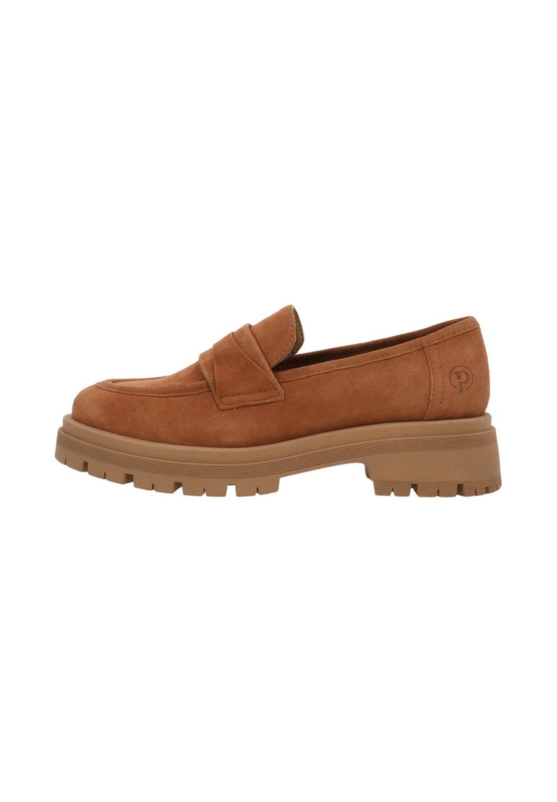 Bruine suede instapper met chunky rubberen zool en lage hak, slip-on ontwerp en banddetail over de wreef, zijaanzicht.
