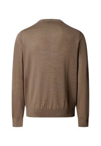 Bruine gebreide trui met een ronde halslijn, lange mouwen en geribbelde manchetten. Zachte textuur en een losse pasvorm, met een gladde, uniforme oppervlakte.