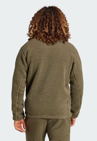 Adidas Terrex PILE SNAP - Vesta od flisa - olive strata