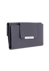 Graue Lederbörse mit einer glatten Textur, rechteckiger Form, Klappenverschluss und einer silbernen Akzentplatte auf der Vorderseite.