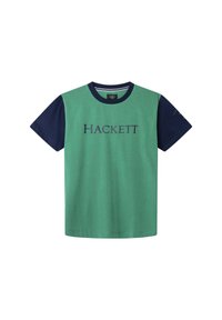 Camiseta de algodón de manga corta en verde y azul marino, con cuello redondo y el logo "HACKETT" en púrpura oscuro en la parte frontal.