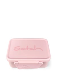 Rosa rechteckige Aufbewahrungsbox mit abgerundeten Ecken, mit "Satch" auf dem Deckel und "ES LIEGT AN DIR" seitlich eingeprägt.