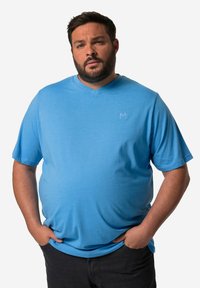 Men Plus HALBARM V-AUSSCHNITT - Jednoduché tričko - sky blue