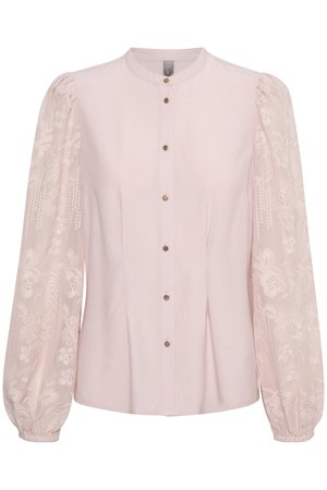 Blusa de color rosa claro con un cierre de botones en la parte delantera, que cuenta con mangas largas transparentes bordadas y puños fruncidos. Tejido suave con detalles florales.