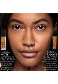 Visage divisé montrant deux finitions de fond de teint : côté gauche mat avec pores floutés, côté droit radiant avec hydratation éclatante, tous deux sur un teint moyen-foncé.