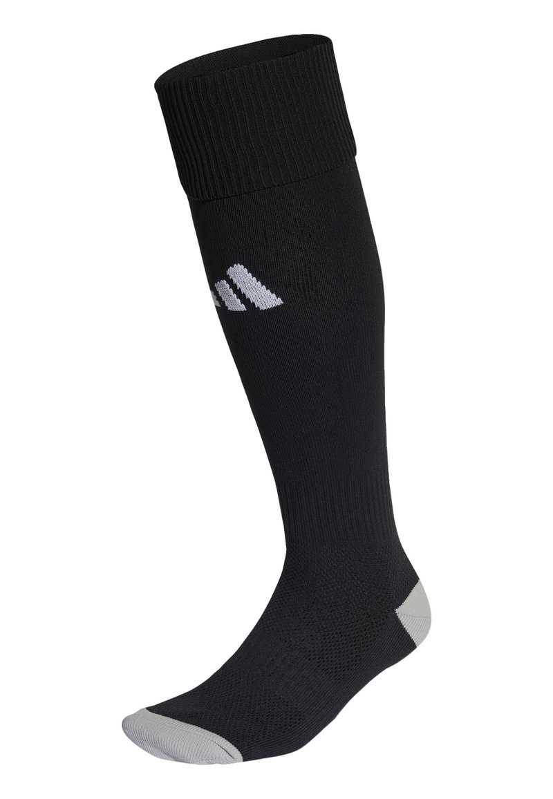 Calcetines deportivos negros con un diseño de canalé hasta la rodilla, que presentan un logo blanco y acentos grises en la puntera y el talón.